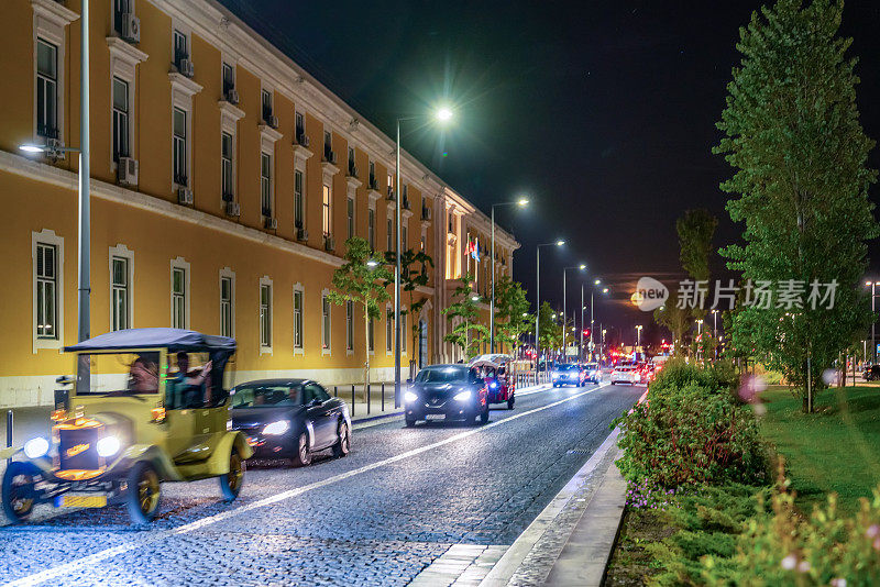 葡萄牙，晚上，Infante Dom Henrique 1号街和商业广场的街景